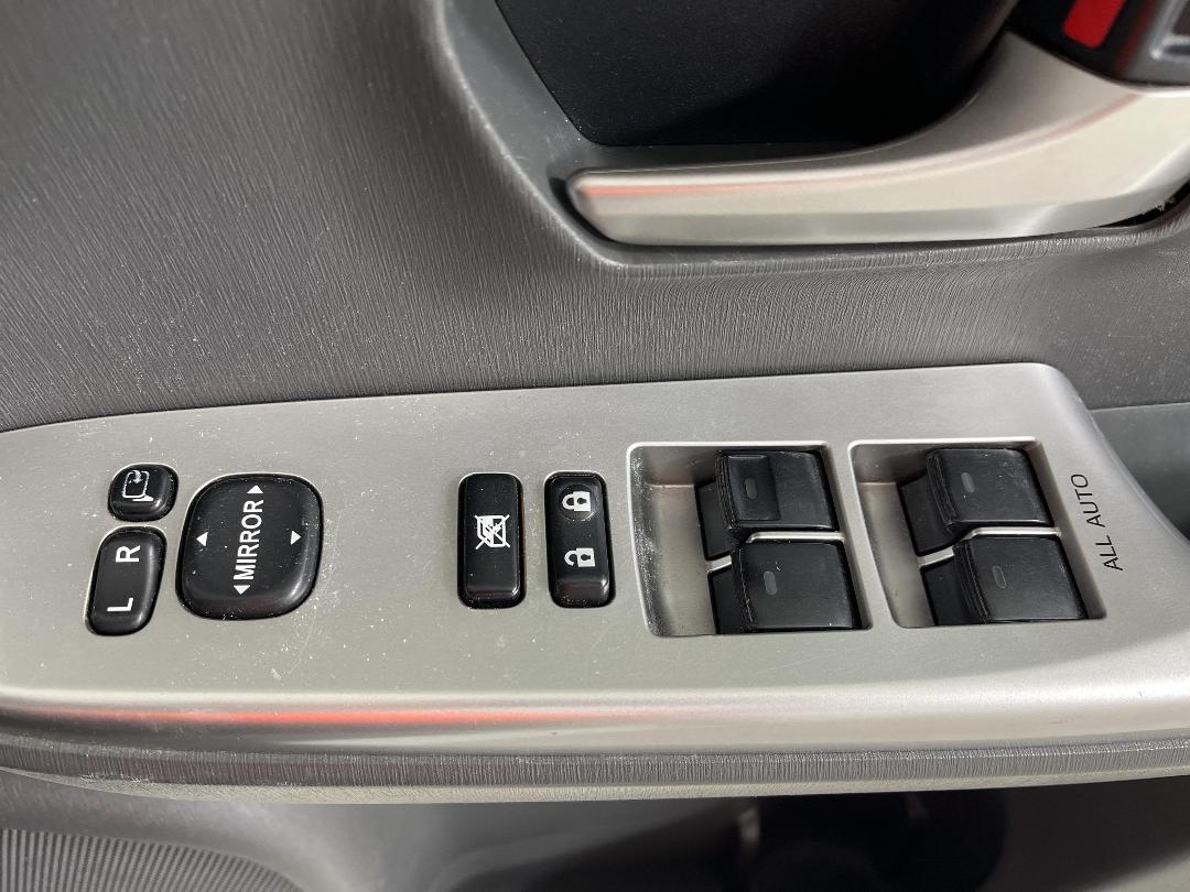 Photo '24' of Toyota Prius