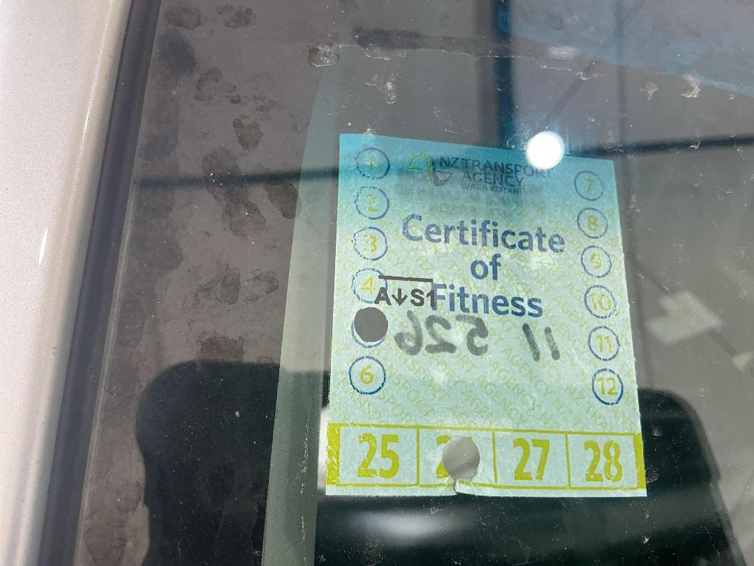 Photo '33' of Toyota Prius