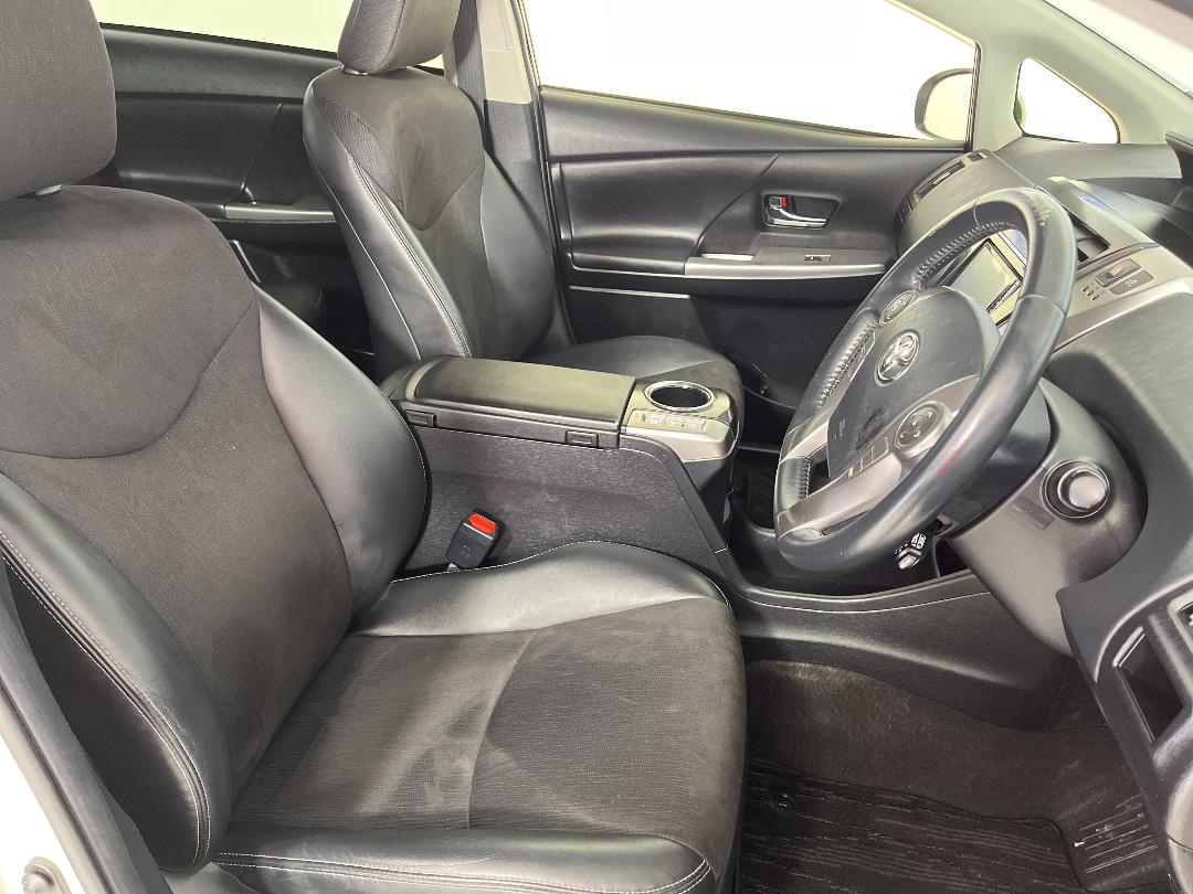 Photo '16' of Toyota Prius Photo '16' of Toyota Prius