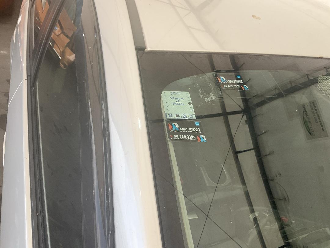 Photo '13' of Toyota Prius