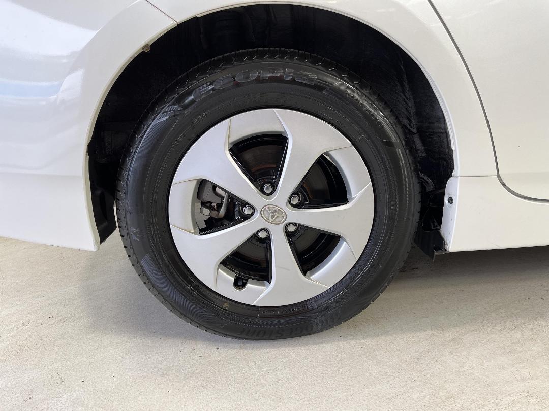 Photo '12' of Toyota Prius