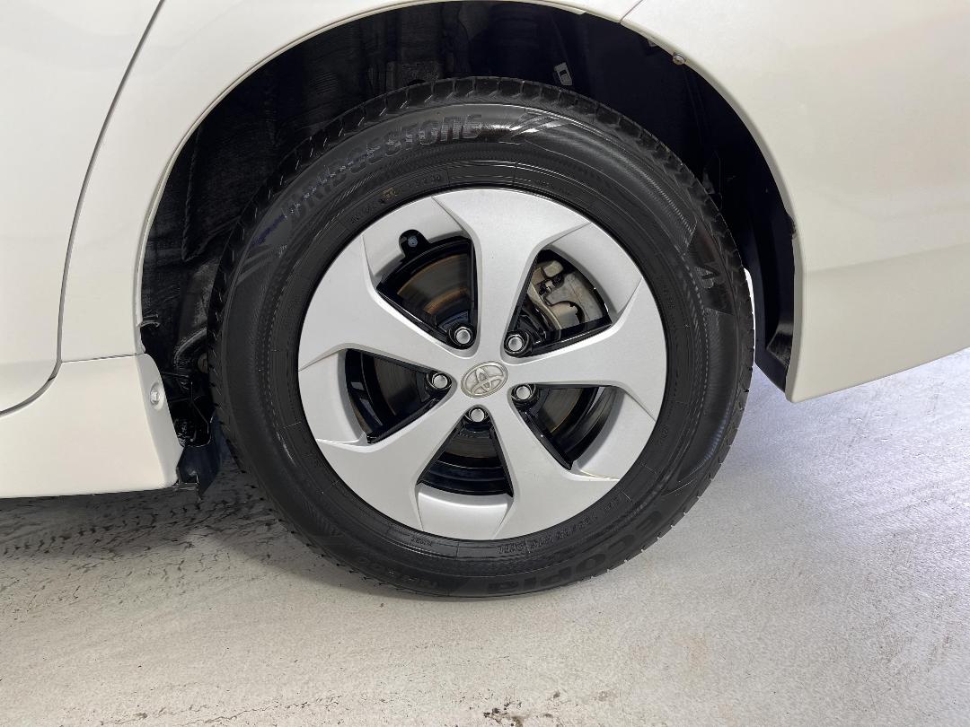 Photo '11' of Toyota Prius