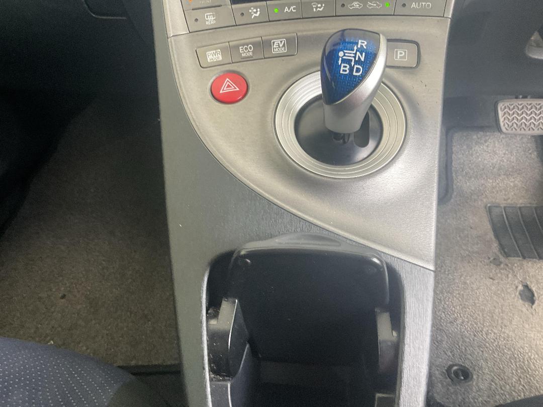 Photo '11' of Toyota Prius Hybrid