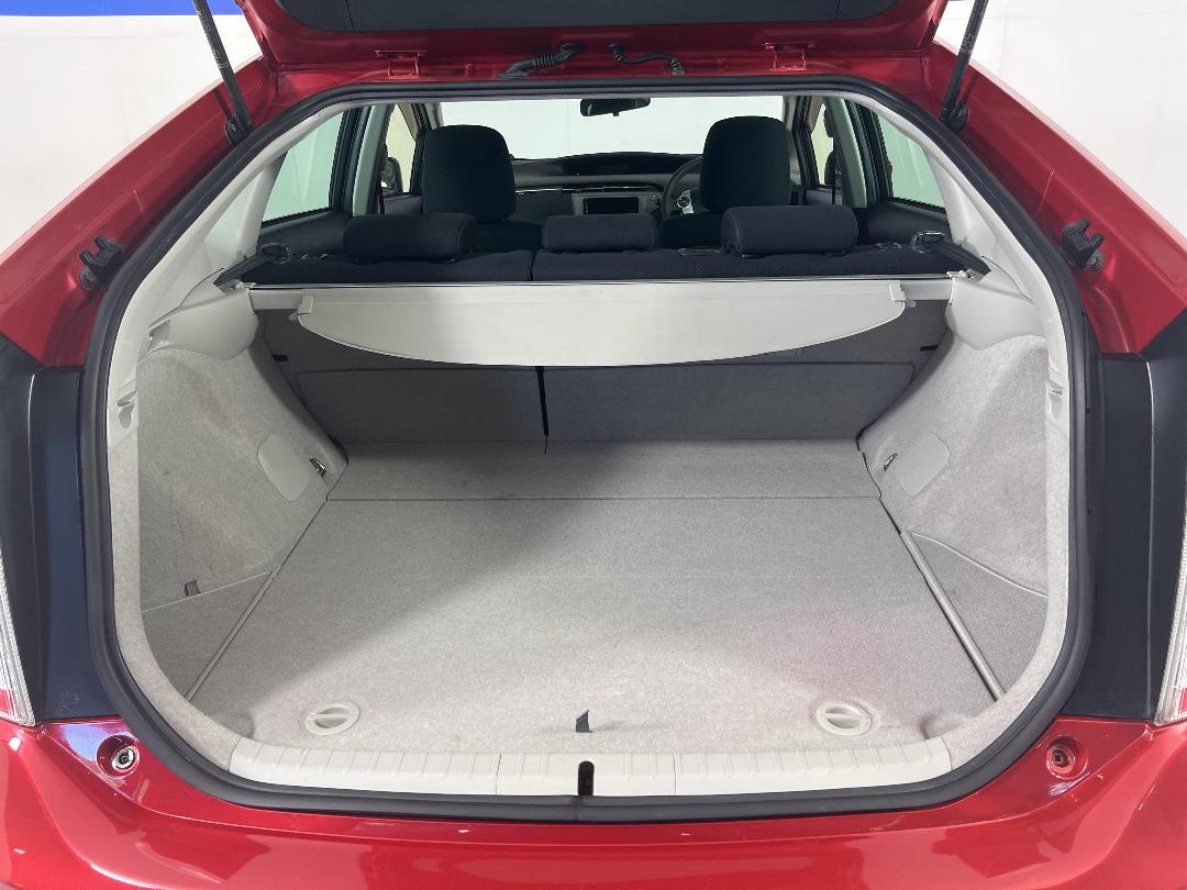 Photo '14' of Toyota Prius