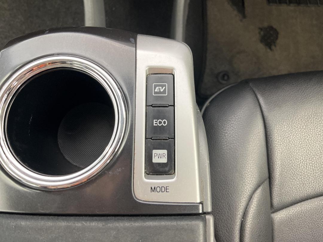 Photo '28' of Toyota Prius Photo '28' of Toyota Prius