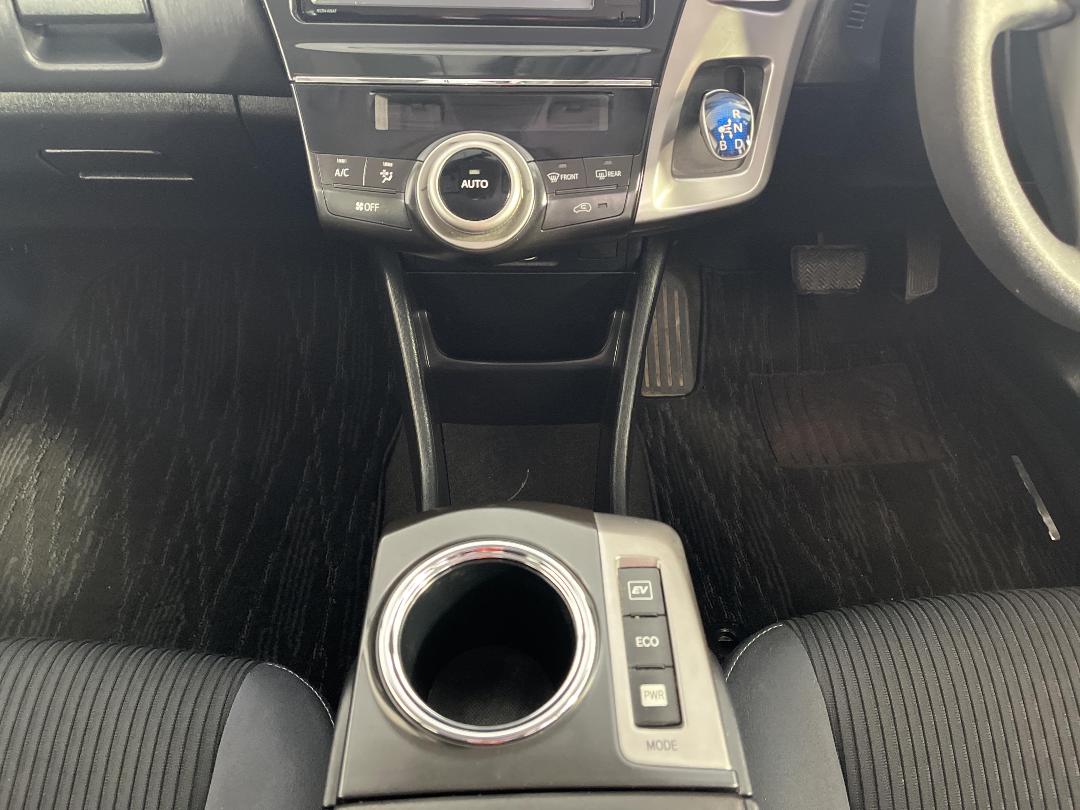 Photo '18' of Toyota Prius