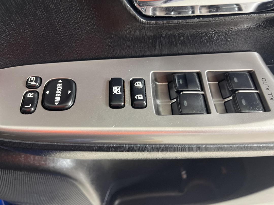 Photo '24' of Toyota Prius