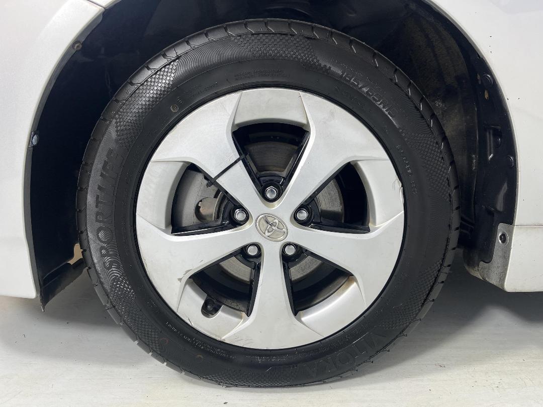 Photo '10' of Toyota Prius