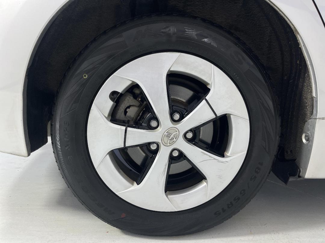 Photo '12' of Toyota Prius