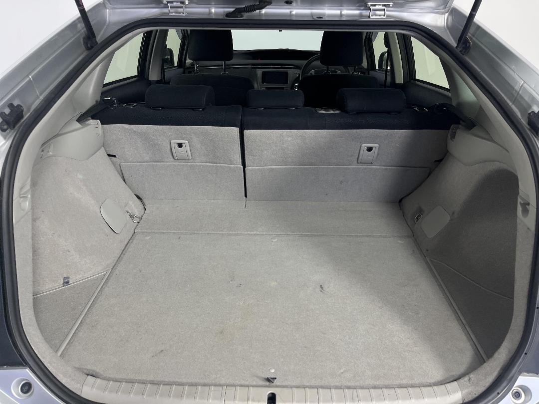 Photo '14' of Toyota Prius