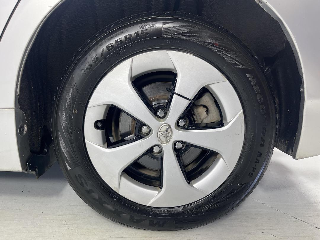 Photo '11' of Toyota Prius