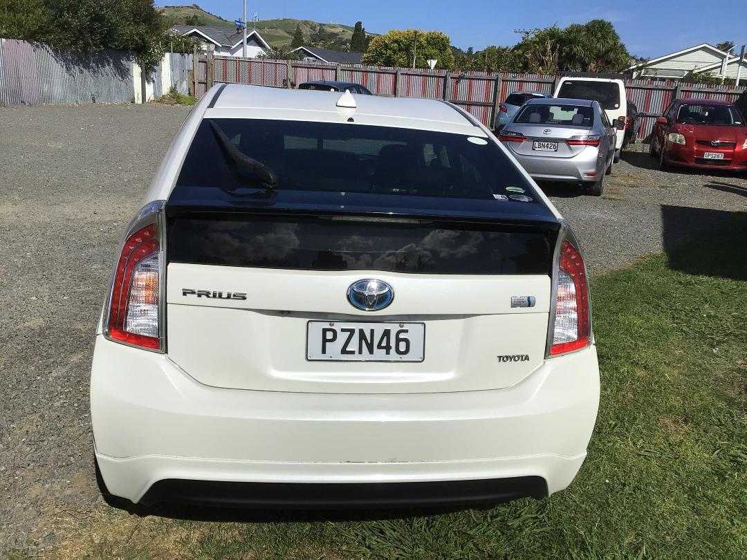 Photo '8' of Toyota Prius Hybrid Photo '8' of Toyota Prius Hybrid