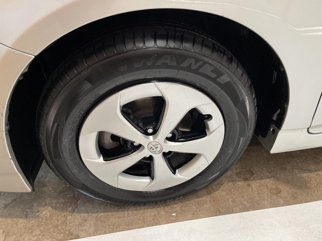 Photo '10' of Toyota Prius