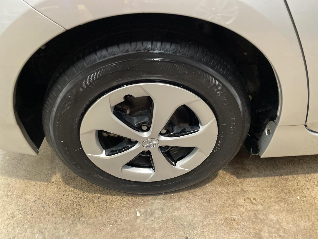 Photo '12' of Toyota Prius