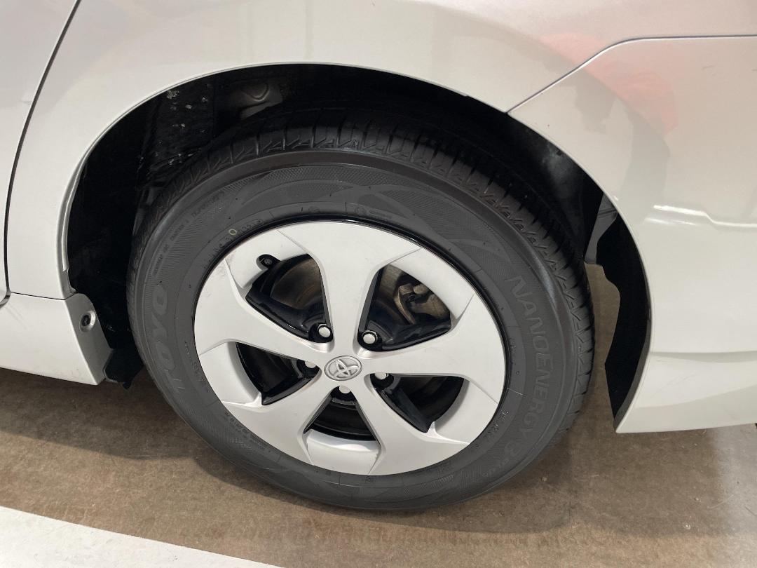 Photo '11' of Toyota Prius