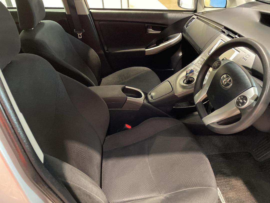 Photo '16' of Toyota Prius