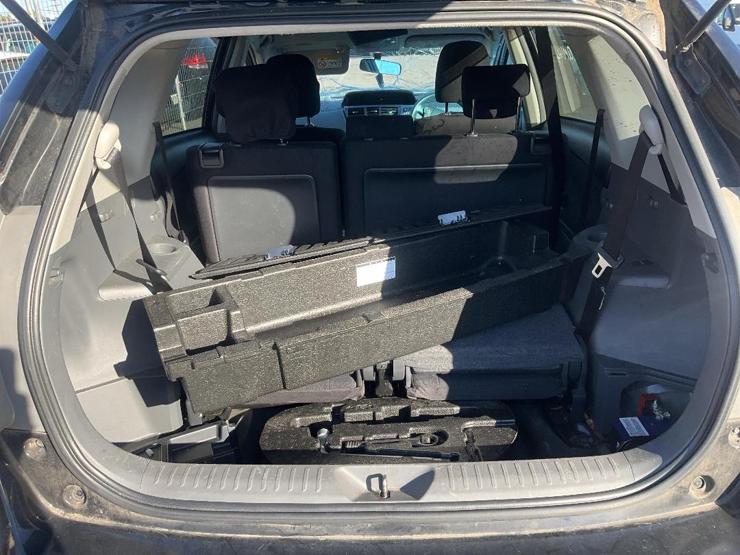 Photo '6' of Toyota Prius Alpha