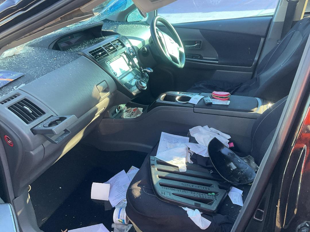 Photo '13' of Toyota Prius Alpha