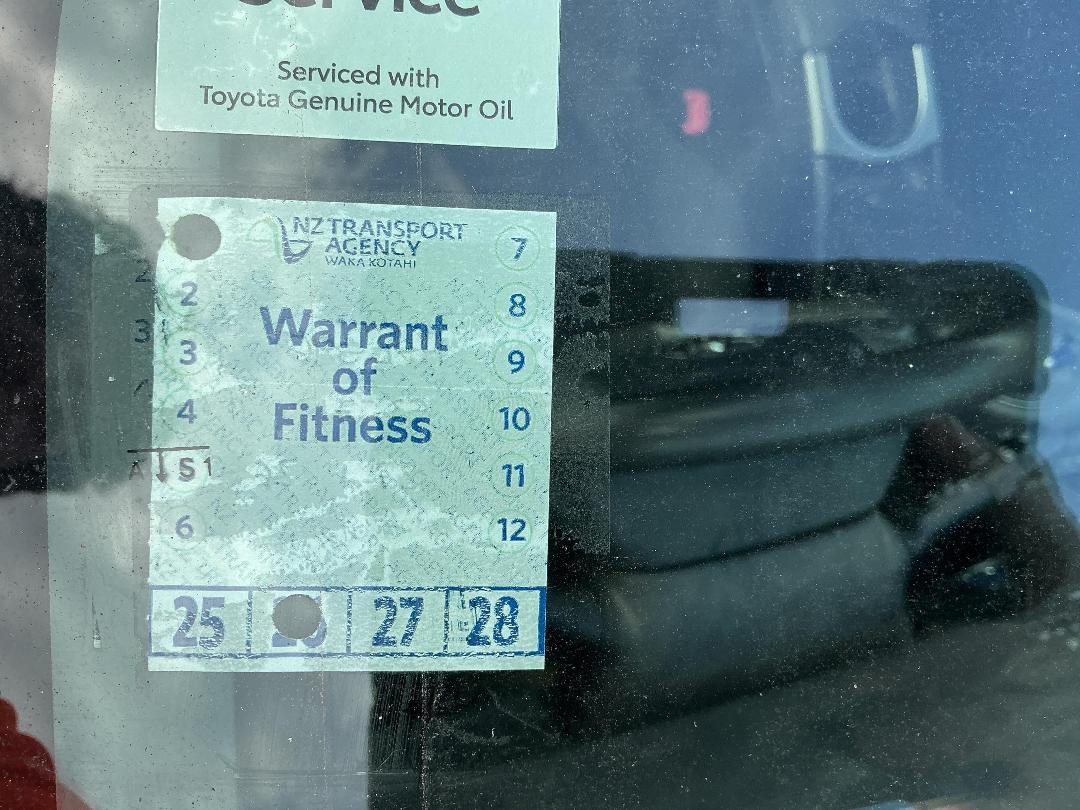 Photo '16' of Toyota Prius