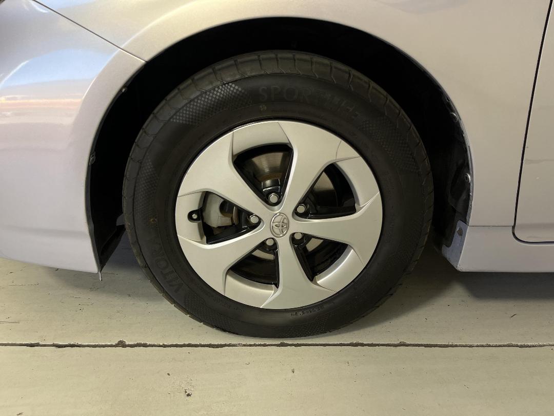 Photo '10' of Toyota Prius