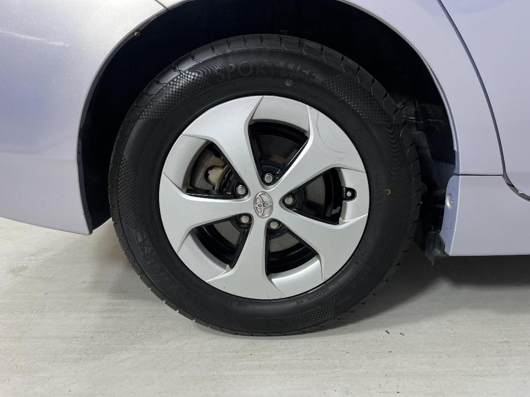 Photo '12' of Toyota Prius