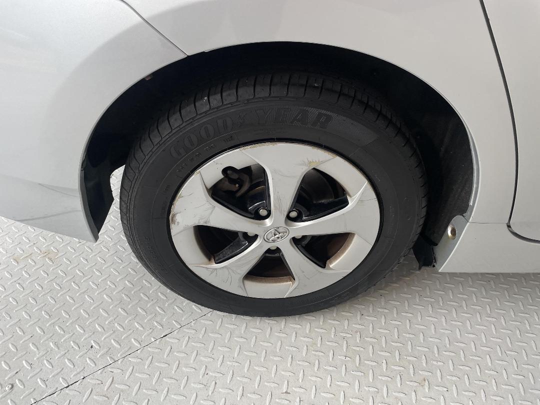 Photo '12' of Toyota Prius