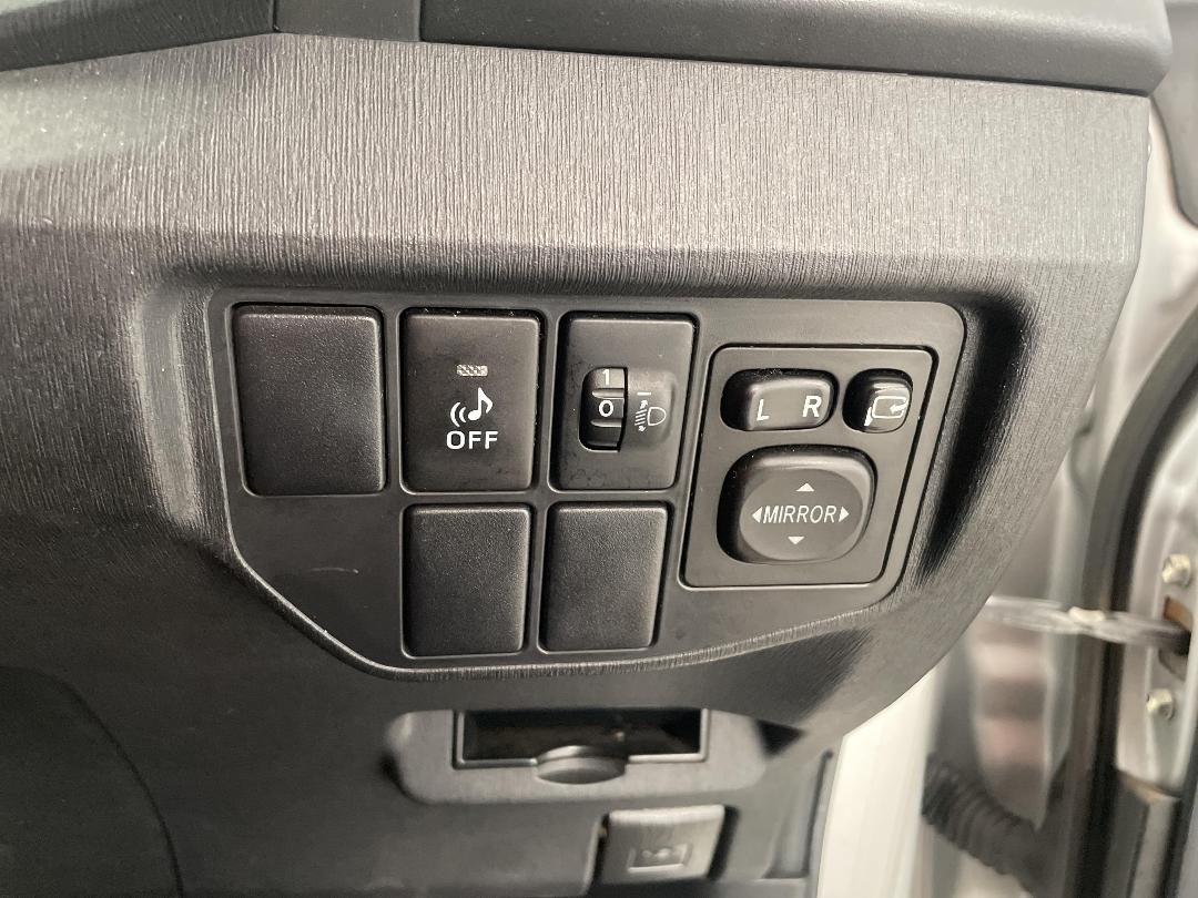 Photo '24' of Toyota Prius