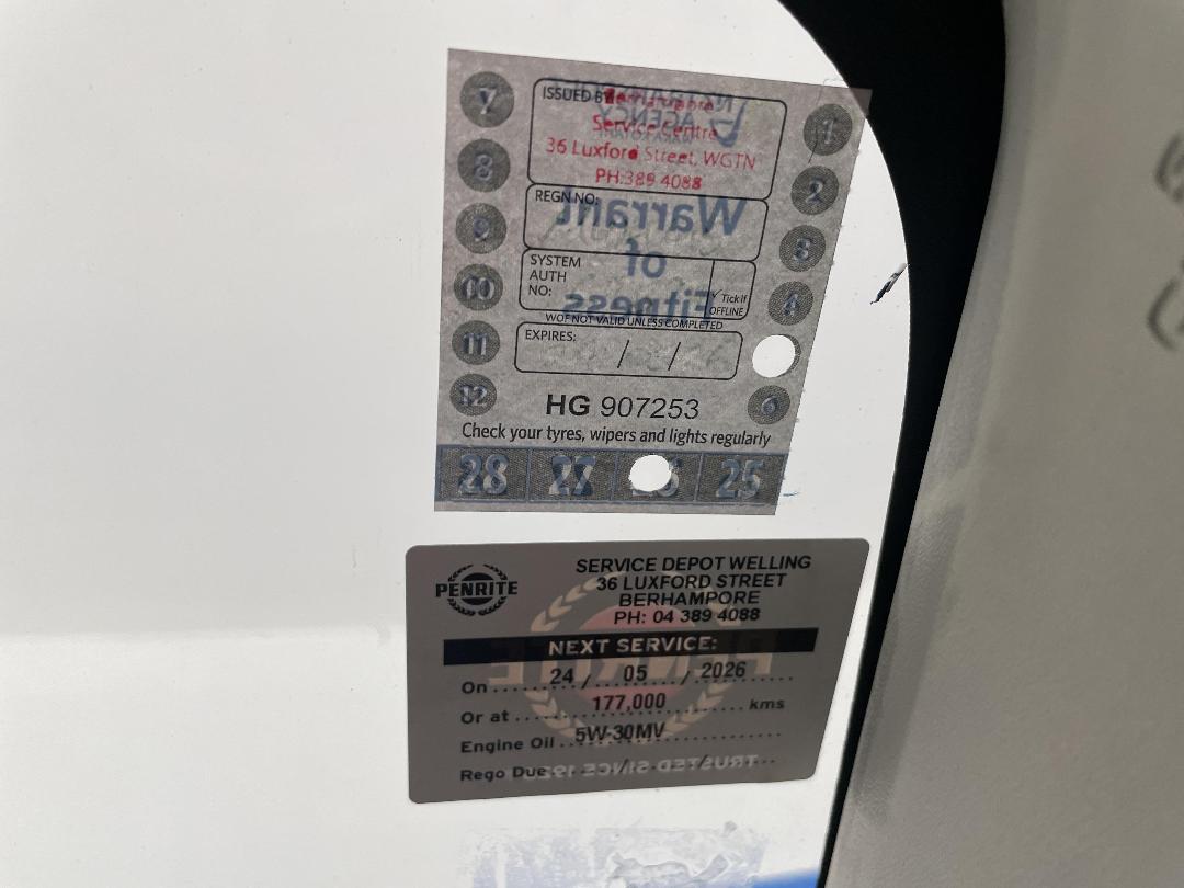 Photo '32' of Toyota Prius