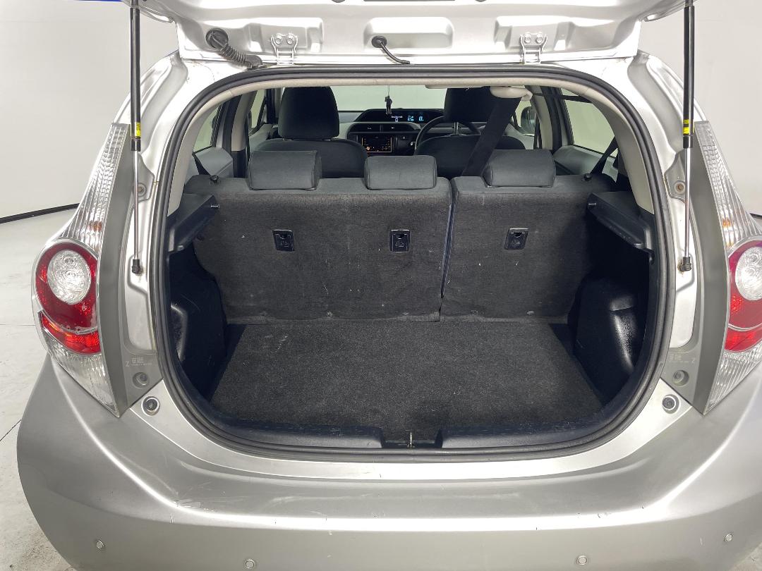 Photo '14' of Toyota Prius C Photo '14' of Toyota Prius C