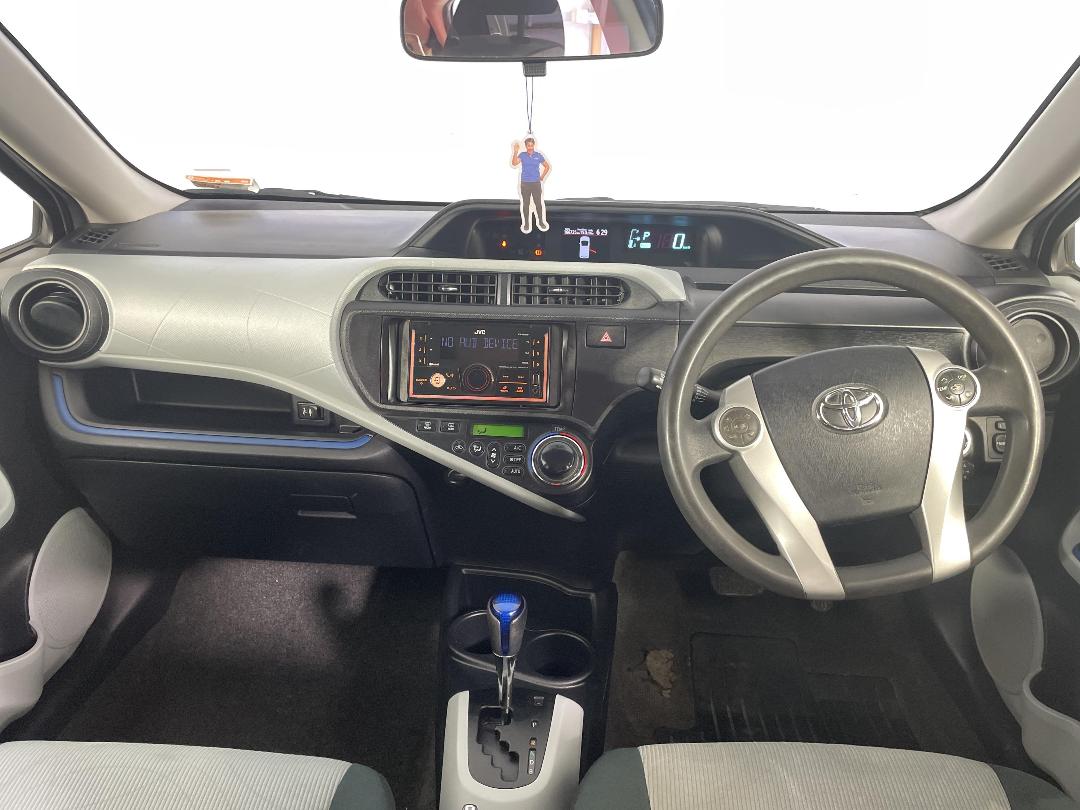 Photo '17' of Toyota Prius C Photo '17' of Toyota Prius C