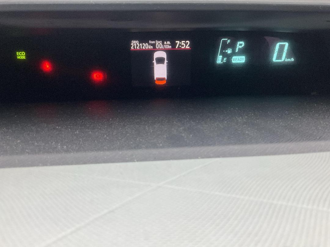 Photo '10' of Toyota Prius C