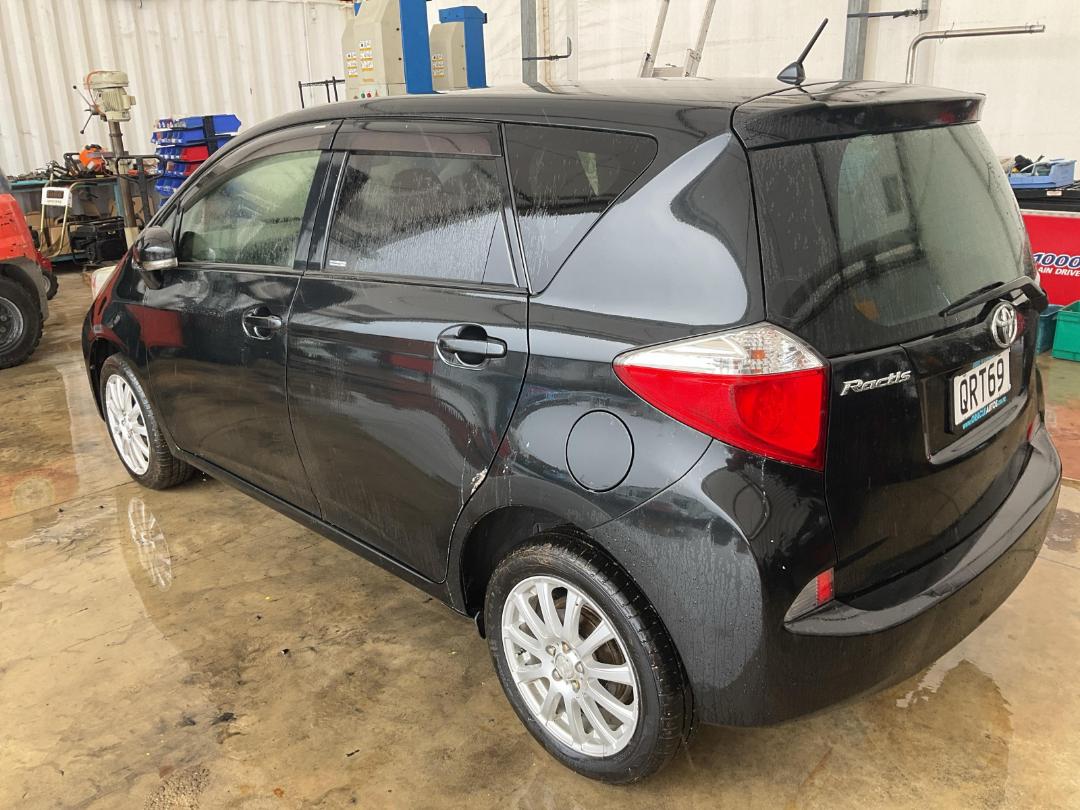 Photo '4' of Toyota Ractis Photo '4' of Toyota Ractis