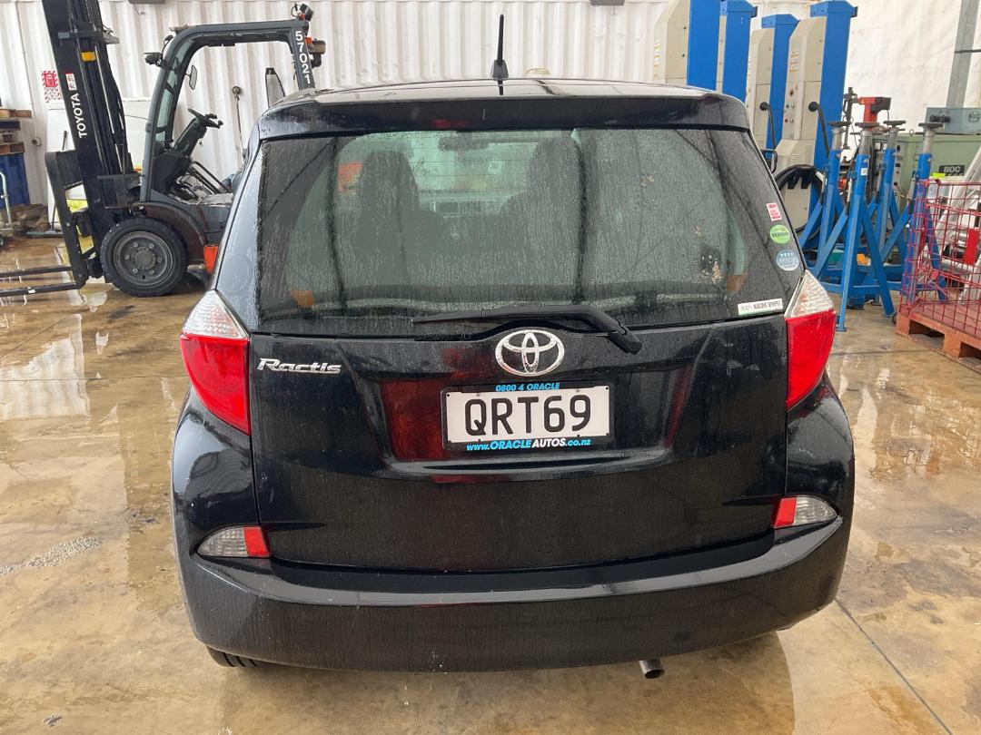 Photo '5' of Toyota Ractis Photo '5' of Toyota Ractis