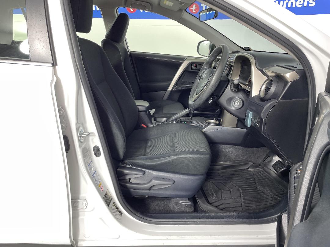 Photo '16' of Toyota Rav4