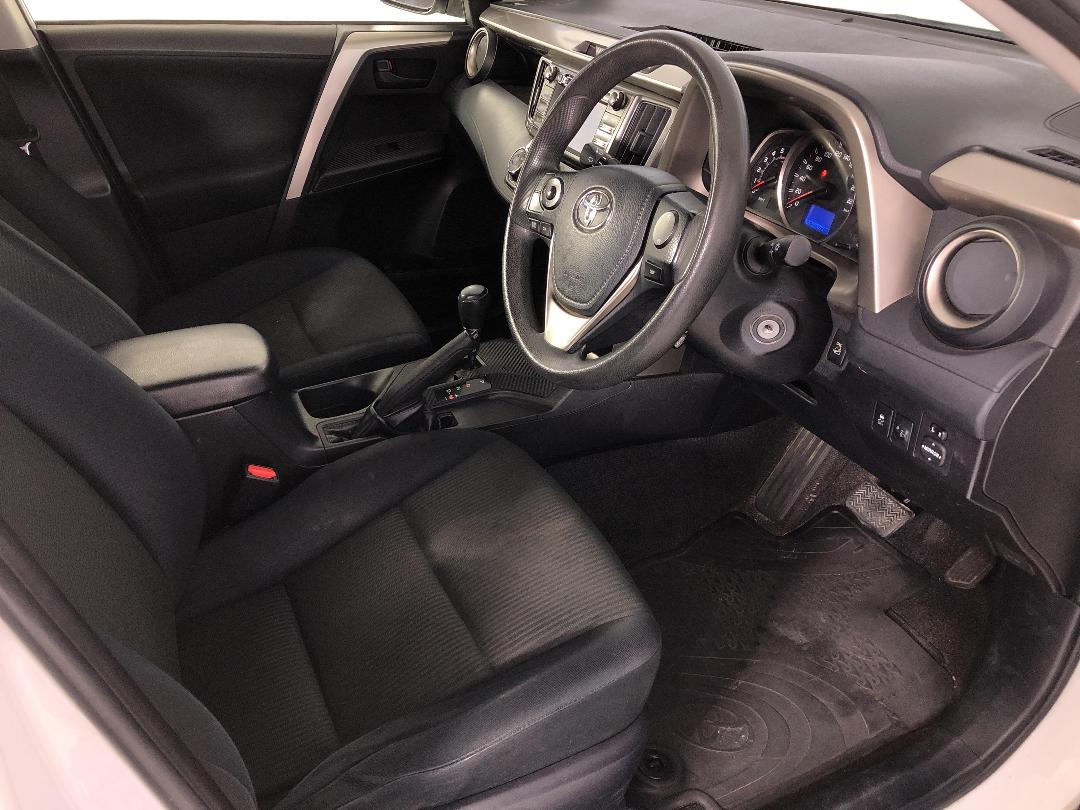 Photo '16' of Toyota Rav4