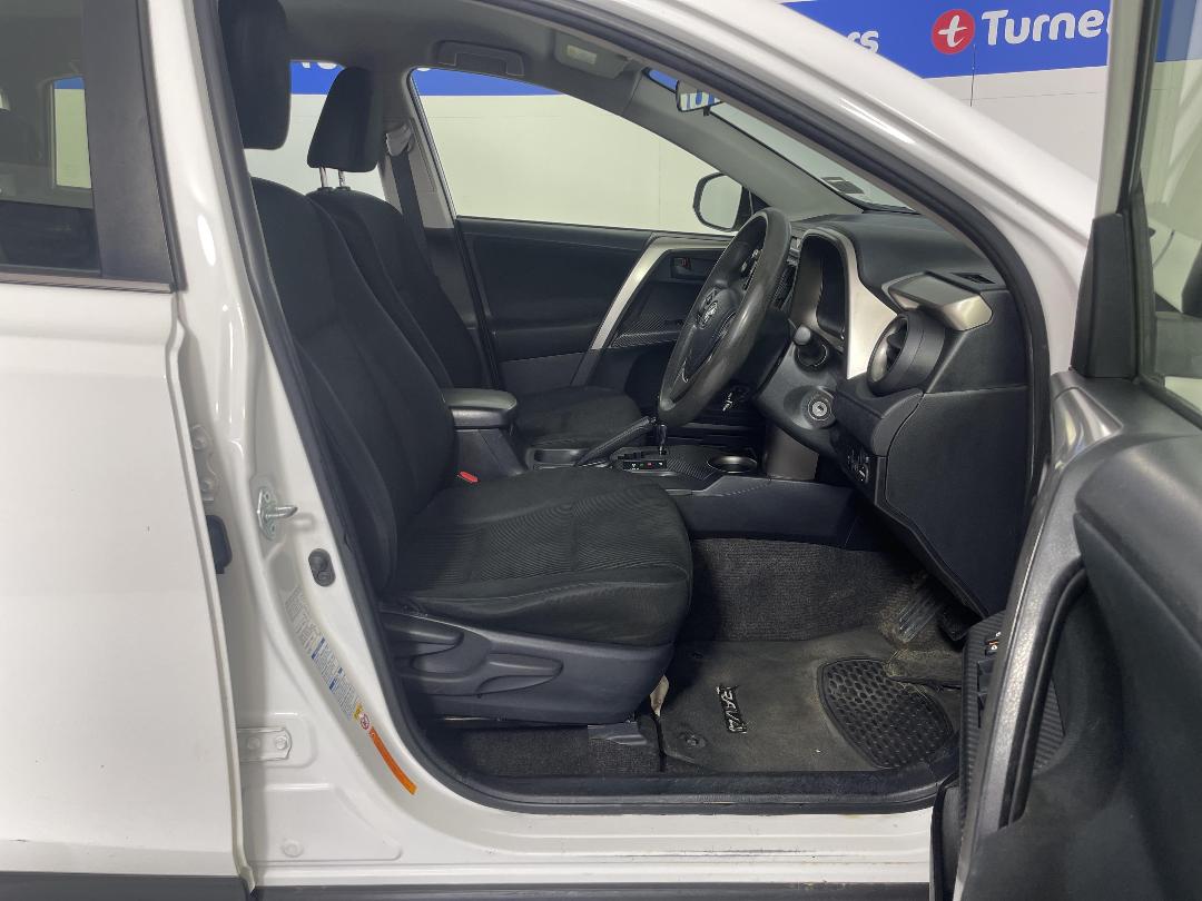 Photo '16' of Toyota Rav4