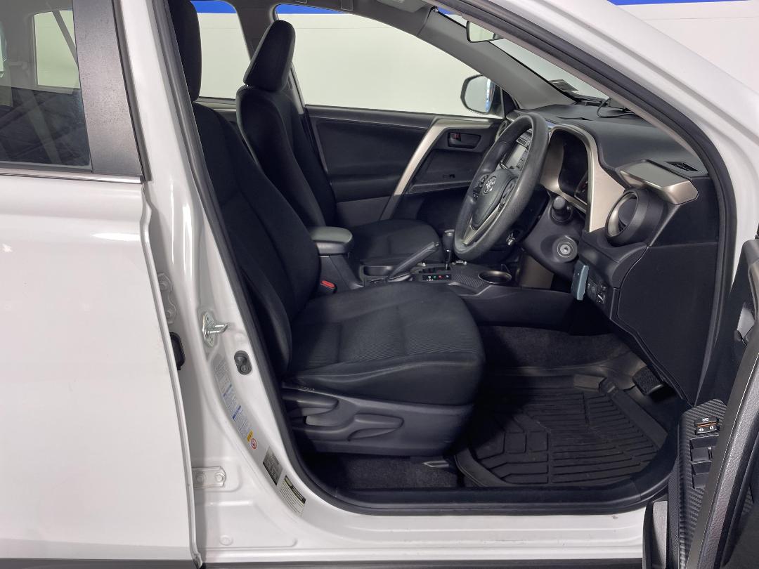 Photo '16' of Toyota Rav4