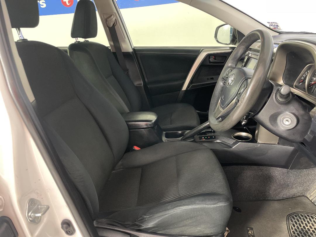 Photo '16' of Toyota Rav4