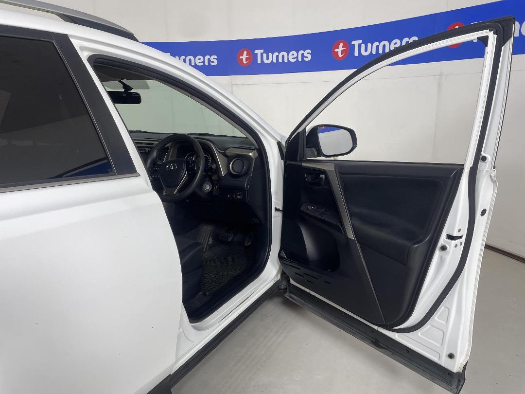 Photo '15' of Toyota Rav4