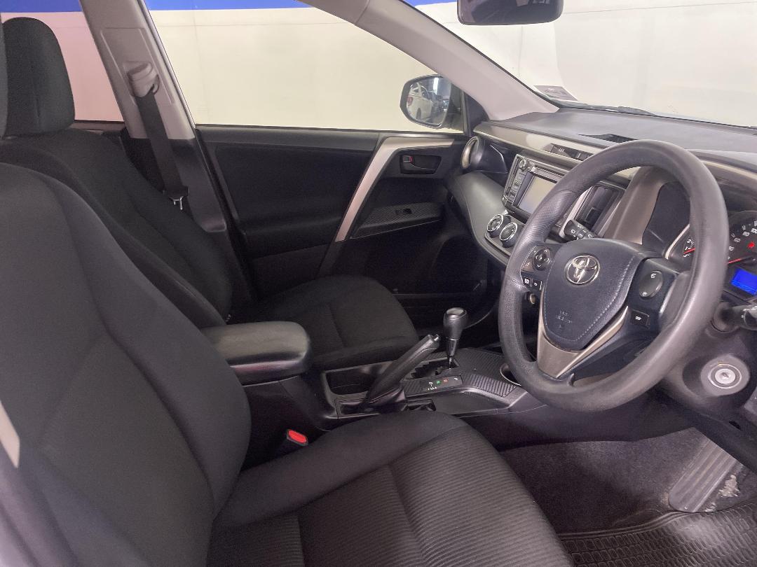 Photo '16' of Toyota Rav4