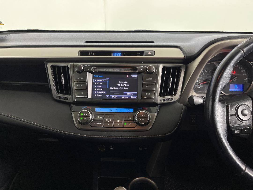 Photo '18' of Toyota Rav4