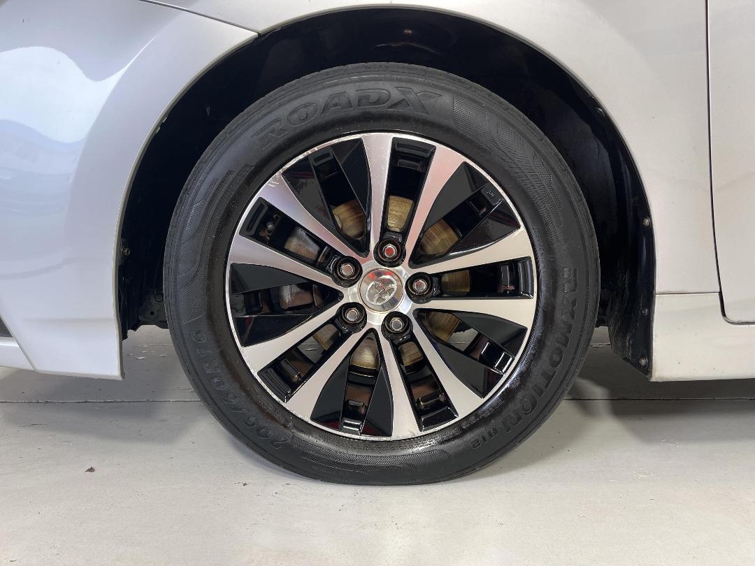 Photo '10' of Toyota SAI Photo '10' of Toyota SAI