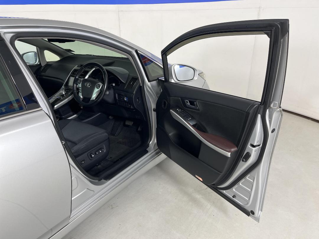 Photo '15' of Toyota SAI Photo '15' of Toyota SAI