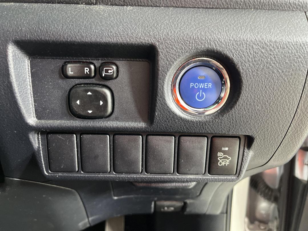 Photo '24' of Toyota SAI Photo '24' of Toyota SAI