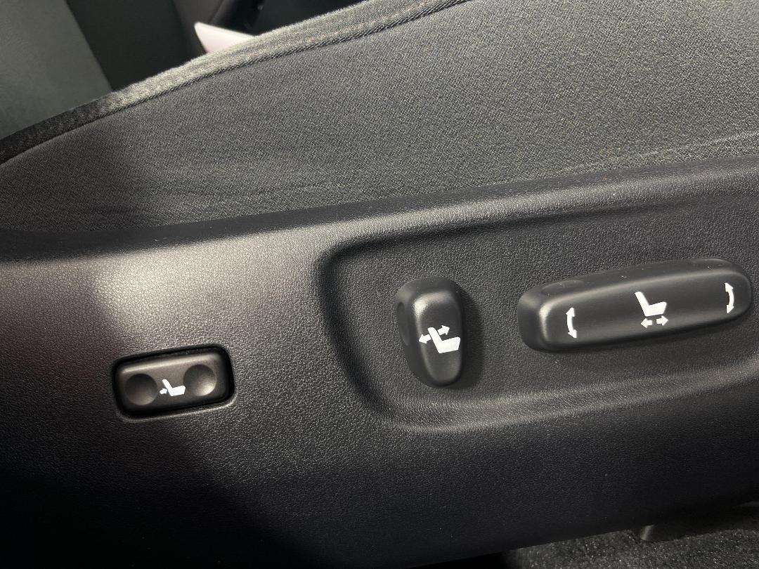 Photo '28' of Toyota SAI