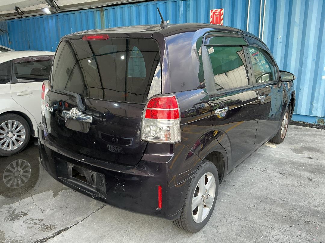 Photo '4' of Toyota Spade Photo '4' of Toyota Spade