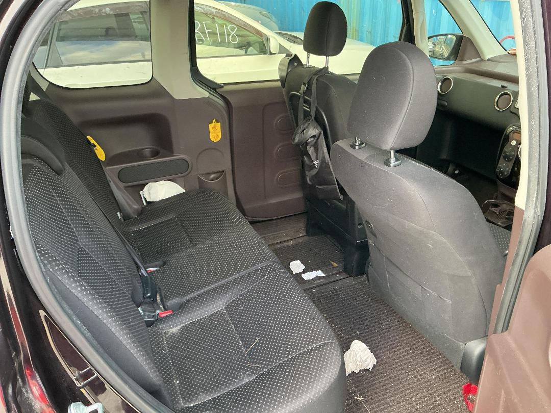 Photo '5' of Toyota Spade Photo '5' of Toyota Spade