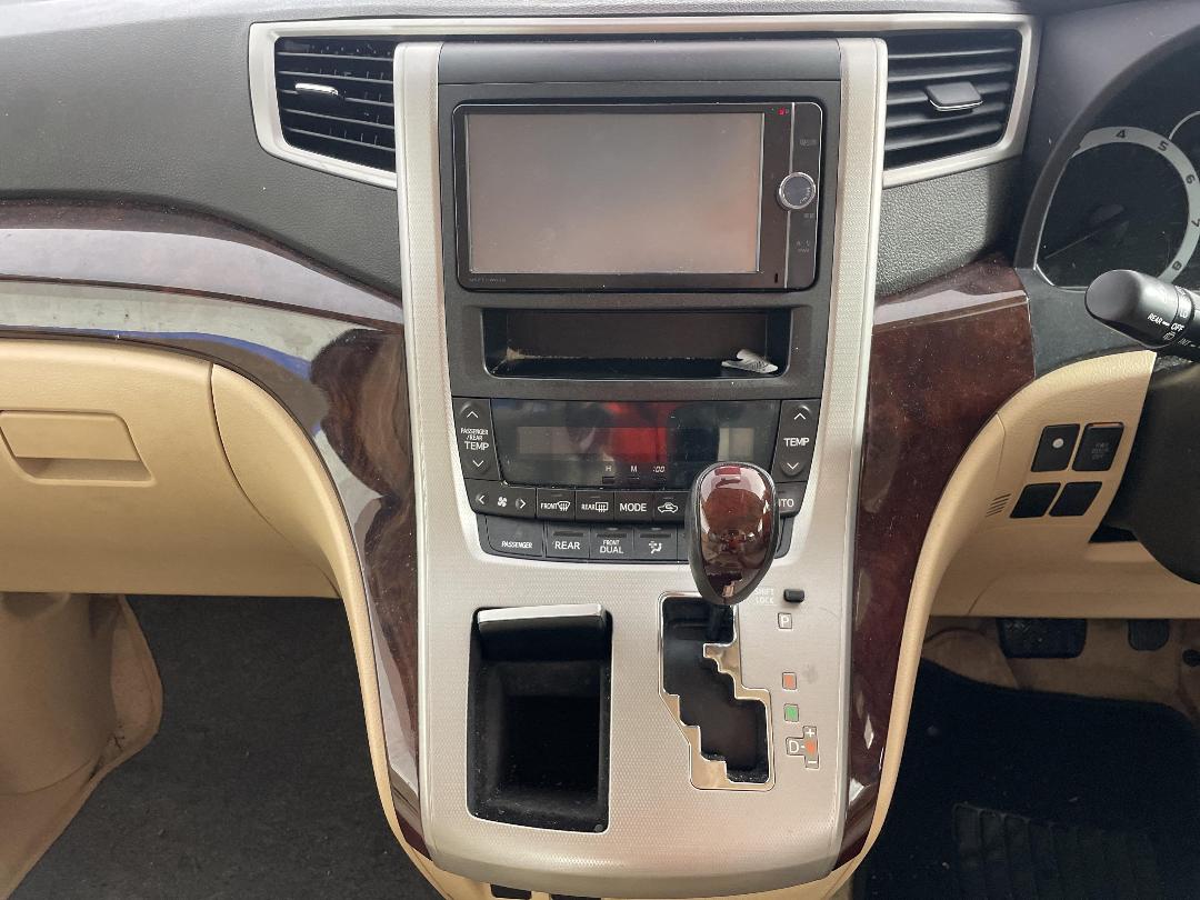 Photo '20' of Toyota Vellfire Photo '20' of Toyota Vellfire