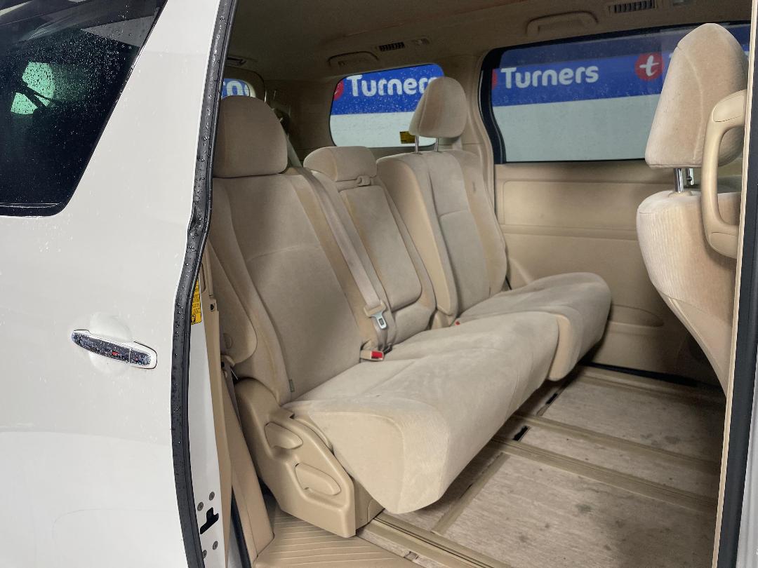 Photo '18' of Toyota Vellfire Photo '18' of Toyota Vellfire