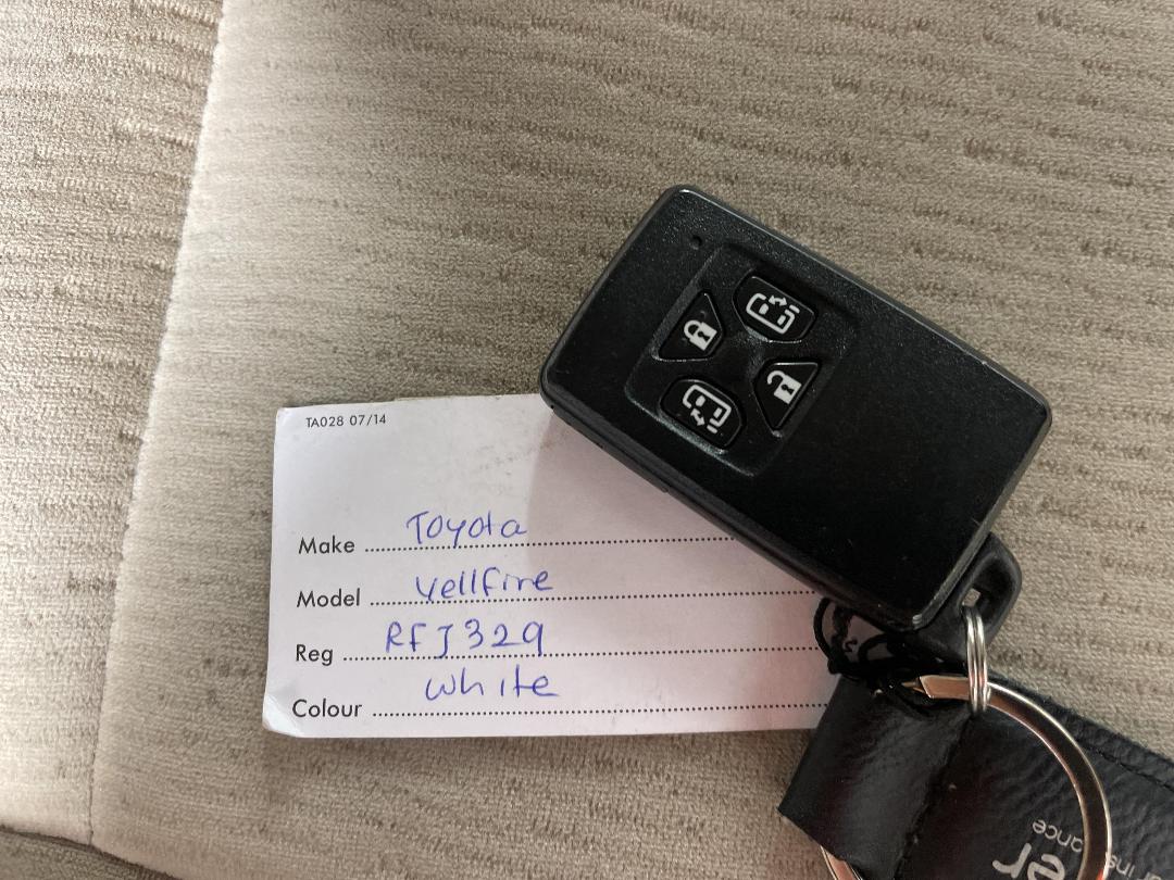 Photo '15' of Toyota Vellfire Photo '15' of Toyota Vellfire